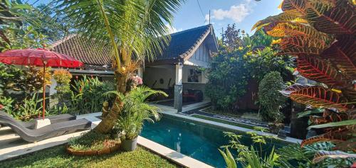 a villa with a swimming pool and a resort at Villa Esa Ubud in Ubud