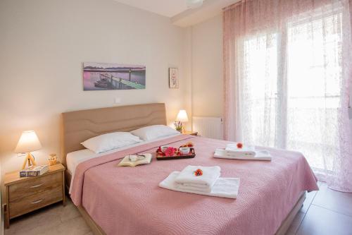 Postel nebo postele na pokoji v ubytování Sun & Sea Luxury Apartment