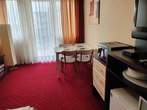 A television and/or entertainment center at Apartament prywatny w Hotelu Diva SPA