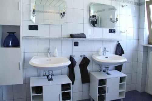 ห้องน้ำของ Schöne helle Ferienwohnung in Waldnähe