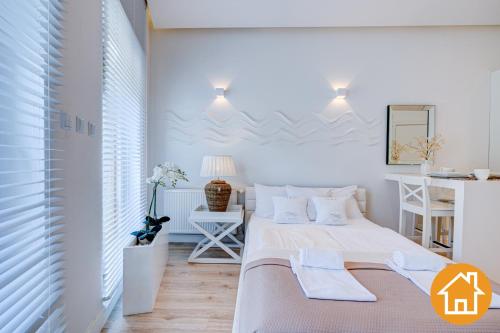 Säng eller sängar i ett rum på Apartamenty Marea - visitopl