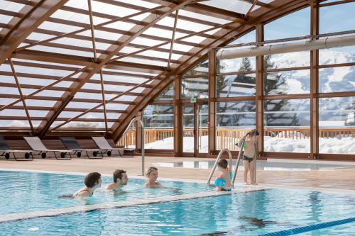 Πισίνα στο ή κοντά στο Chalet Bouquetin- Loir