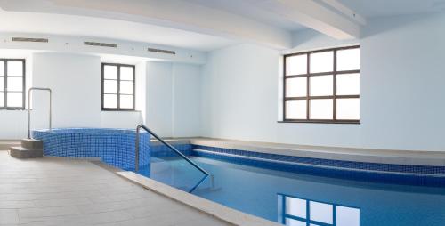 Bazén v ubytování Hotel Dvorac Jurjevec nebo v jeho okolí