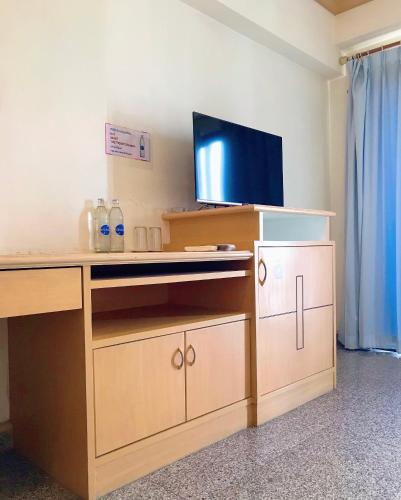 TV a/nebo společenská místnost v ubytování Maneerote Hotel