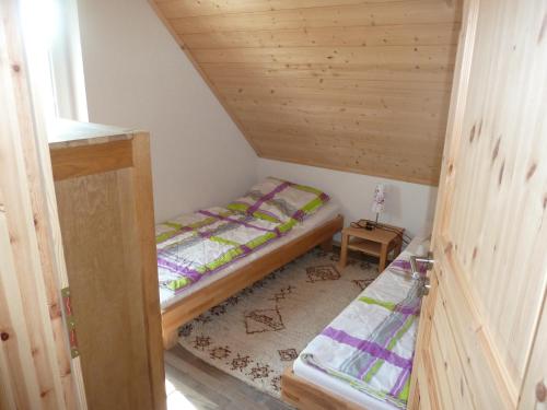 a small room with two beds in a cabin at Haus Sturmschwalbe in Ummanz