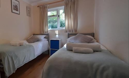 Ένα ή περισσότερα κρεβάτια σε δωμάτιο στο Woodland Retreat