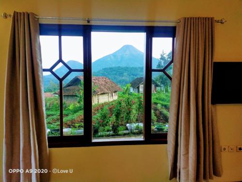 Pemandangan gunung umum atau pemandangan gunung yang diambil dari homestay
