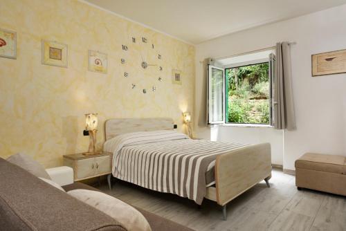 a bedroom with a bed and a couch and a window at APPARTAMENTO OSIDE HOUSE alloggio turistico in Trevignano Romano