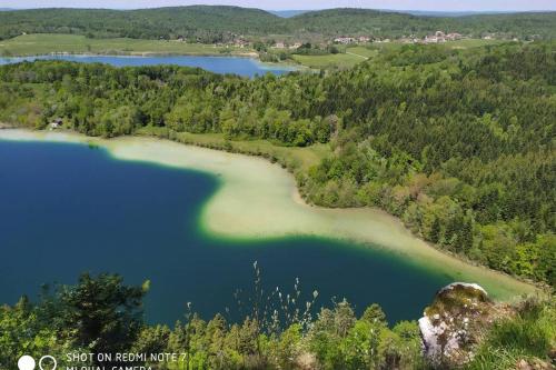 an aerial view of the shores of a lake at Au charmant chablis in Champagnole