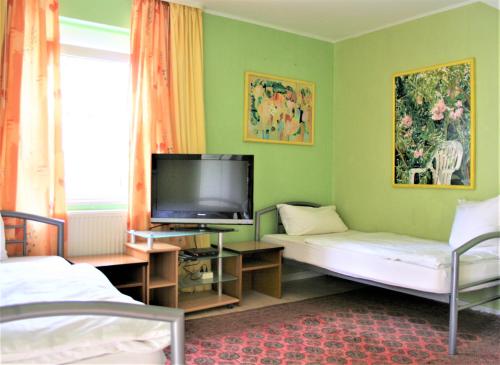 TV a/nebo společenská místnost v ubytování TerasenAppartement