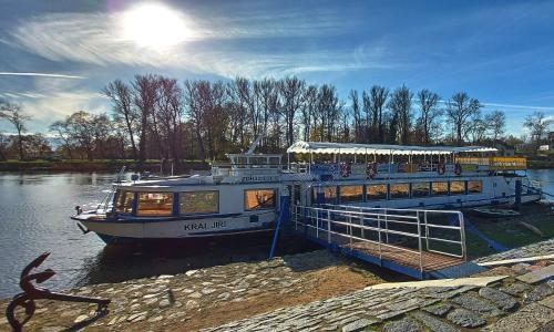Blick auf einen Fluss in der Nähe der Pension