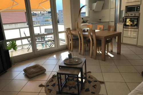 Photo de la galerie de l'établissement LE CEZANNE - Centre ville, Balcon, Garage, à Annecy