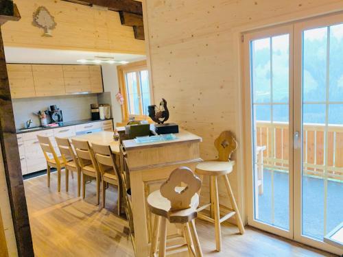 a kitchen with a table and chairs in a room at Chalet Edelweiss in Moleson