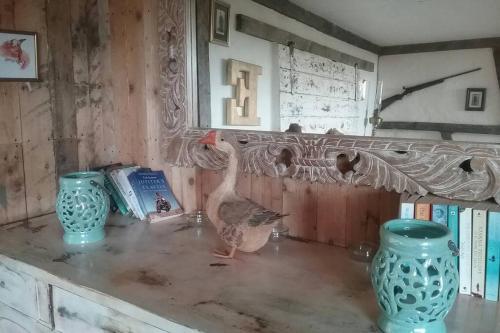 Χώρος καθιστικού στο FoxesDen, Unique Eco Cabin, Dartmoor views