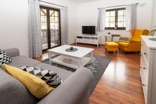 A television and/or entertainment centre at Vila Olívia - Apartmán Olívia 1