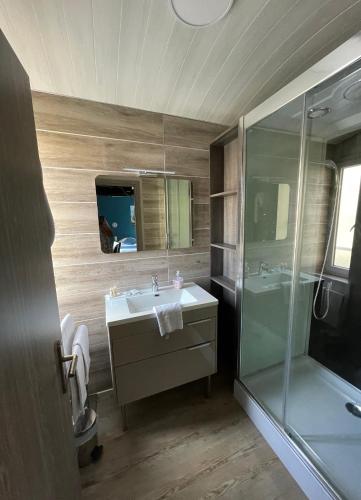 Bilik mandi di Hotel De La Mer
