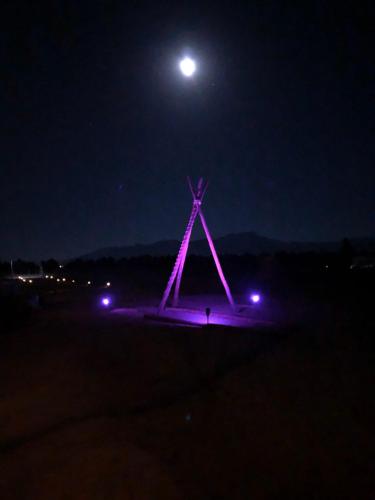 a light up tower in the middle of a field at night at Lago Valle Wine Glamping in Valle de Guadalupe