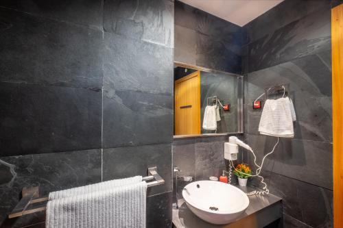 Kylpyhuone majoituspaikassa Funtastic Albufeira Marina 1b3b