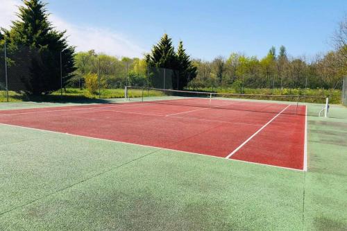Tenis dan/atau kemudahan skuasy di Maisonnette du Haras de l'Olivier atau berdekatan