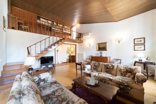 Lungarno attic with private terrace and lift