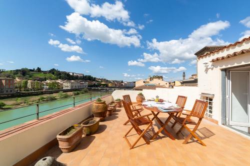 Lungarno attic with private terrace and lift
