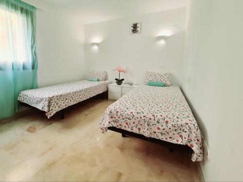 Posteľ alebo postele v izbe v ubytovaní Punta Prima Modern, 100 m sea, 2 swimming-pools, aircondition, Free WI-FI