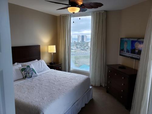 een slaapkamer met een bed en een groot raam bij 1815 A Slice of Heaven Destin - Pool & Ocean View in Destin