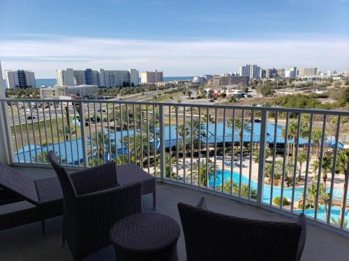 A balcony or terrace at 1815 A Slice of Heaven Destin - Pool & Ocean View