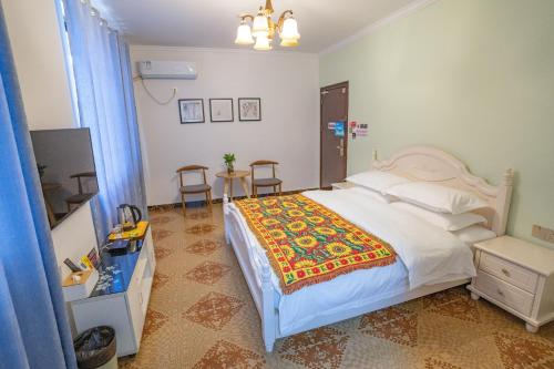 a bedroom with a bed and a table and chairs at A Ben Min Su in Thousand Island Lake