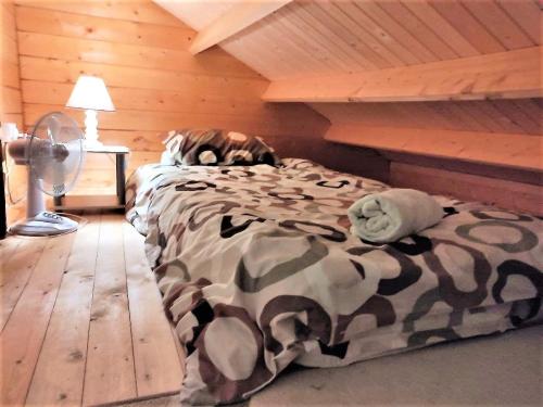a bedroom with a bed in a log cabin at The Cosy Mountain Cabin with Stunning Views near Troodos in Kato Amiandos