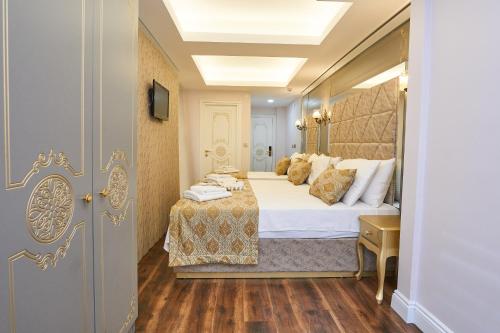 Postel nebo postele na pokoji v ubytování Sultan Suleyman Palace Hotel & Spa