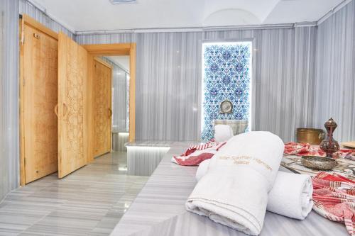 Postel nebo postele na pokoji v ubytování Sultan Suleyman Palace Hotel & Spa