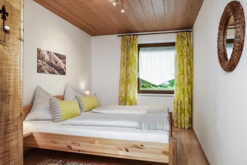 a bedroom with a bed and a window at Landhaus Elke in Reith bei Seefeld
