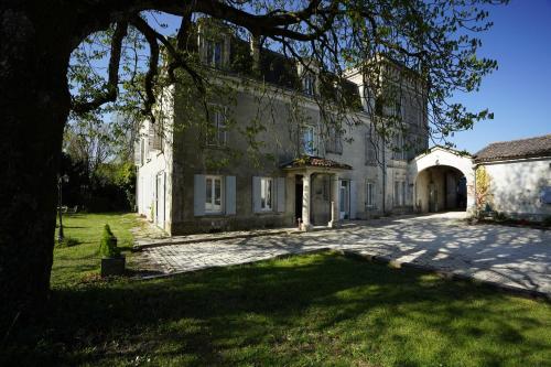 Κήπος έξω από το Château de Champblanc