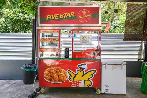 a fried chicken stand with a plate of food at Green Peace Sungai Lembing in Sungai Lembing