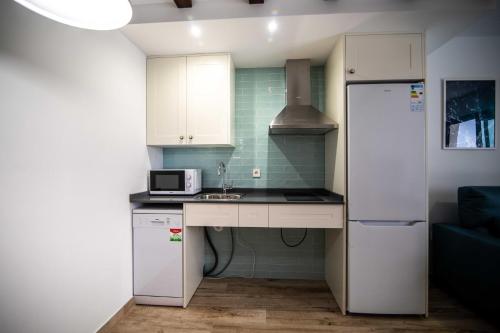 Kuchyň nebo kuchyňský kout v ubytování Maremar Suites