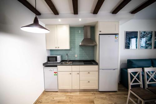Kuchyň nebo kuchyňský kout v ubytování Maremar Suites