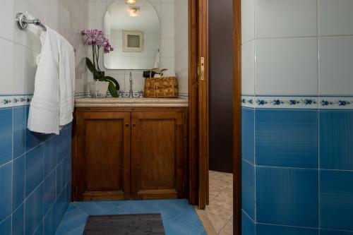 Vannas istaba naktsmītnē YourHome - Casa Marina Positano