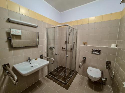 Koupelna v ubytování Antonińska Hotel & Apartamenty