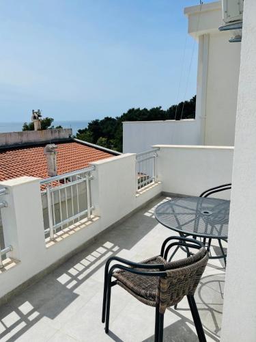 a patio with a table and chairs on a balcony at Apartments Mrdak in Bar