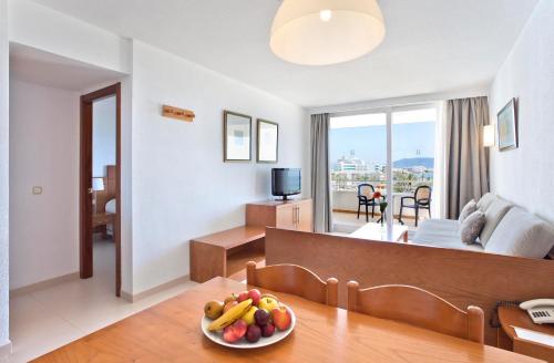 TV/trung tâm giải trí tại Hipotels Mercedes Aparthotel