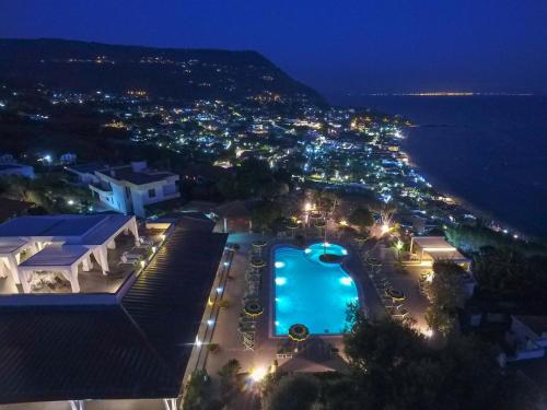 Bazén v ubytování Hotel Residence Sciaron nebo v jeho okolí