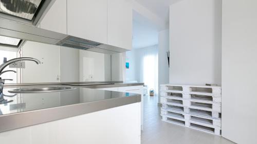 Η κουζίνα ή μικρή κουζίνα στο Rivazzurra Homes - C