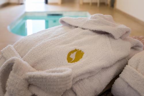 a white towel sitting on top of a bed at Donna Fiora Antica Dimora in Alliste