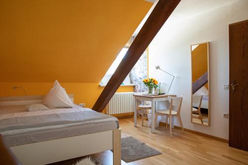Postel nebo postele na pokoji v ubytování Scheid´s Hotel – Restaurant