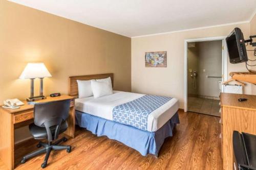 A bed or beds in a room at Smart Extended Stay