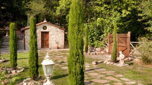 Κήπος έξω από το BORGO PARADISO 4&2, Emma Villas