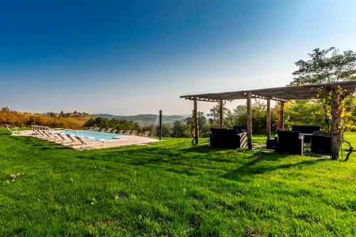 Gallery image of Casale Dell'acero Rosso 10, Emma Villas in Canelli