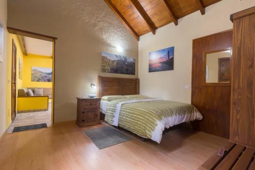 a bedroom with a bed and a dresser in it at Casa Rural Ayacata in San Bartolomé