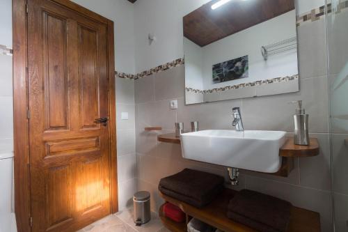 Vannas istaba naktsmītnē Casa Rural Ayacata